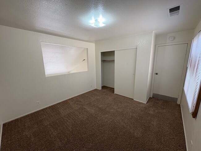 Building Photo - 3 Bedroom Home located in Westgate Neighbo...