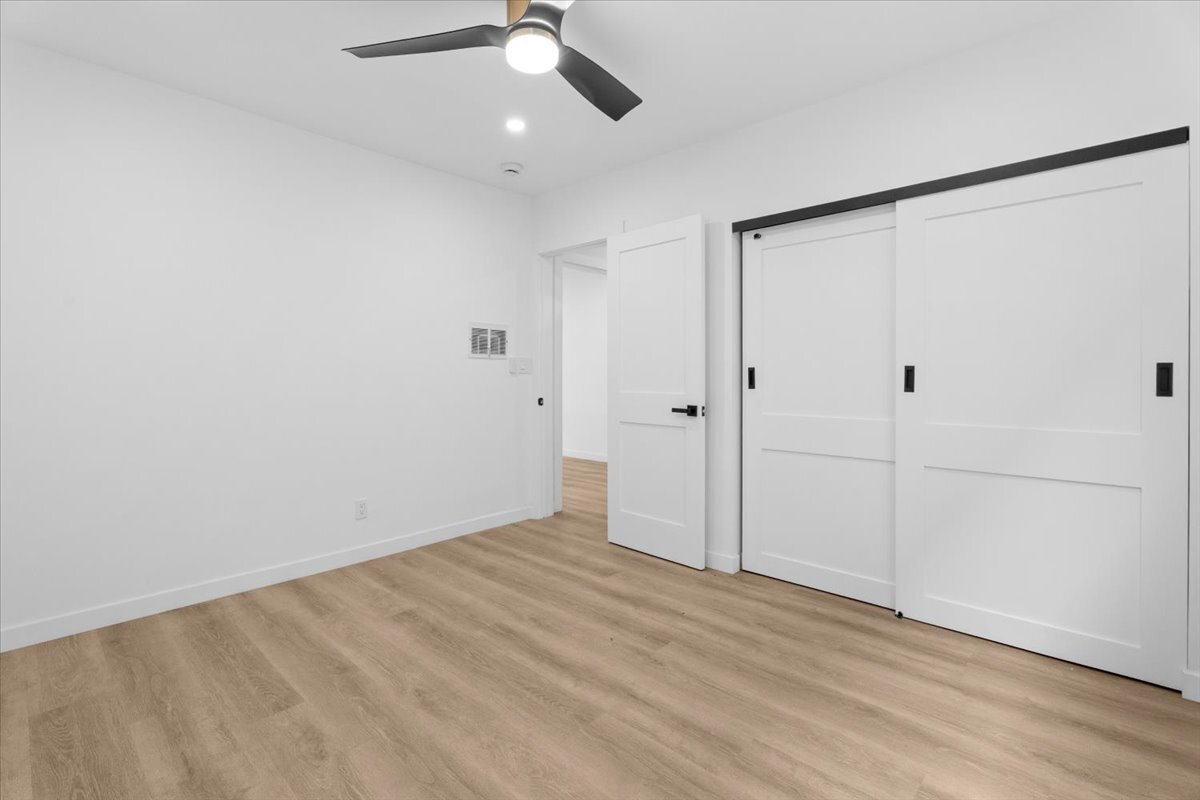 Building Photo - 1021 N Edinburgh Ave