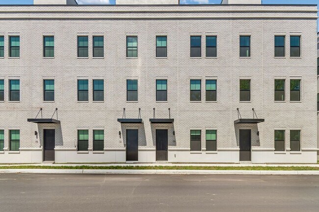 Building Photo - New Construction Townhome For Lease downtown Tampa, Ybor City, Gas Worx