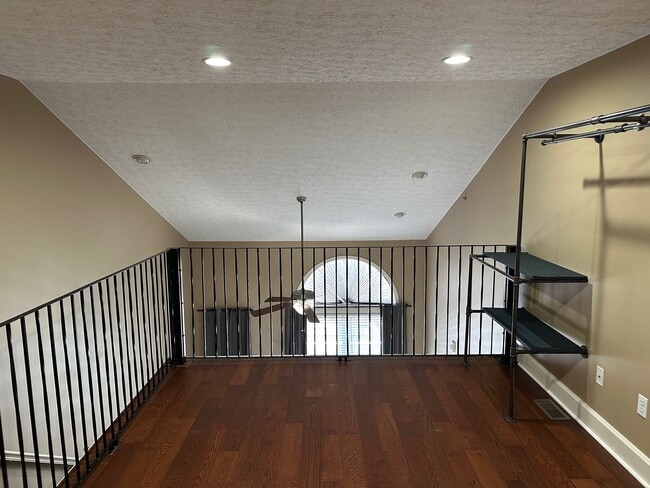 Building Photo - 2 Bedroom/2.5 Bath Townhome located in a Gated Community with a Water Front View! Available on 8/...