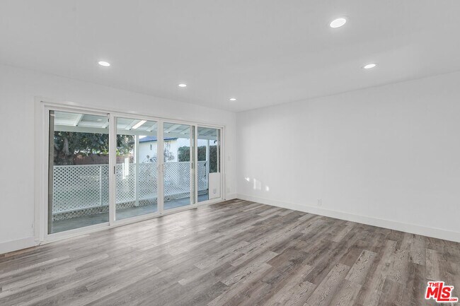 Building Photo - 13536 Hamlin St