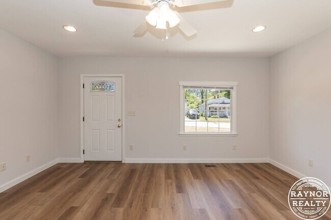 Building Photo - Practically New!