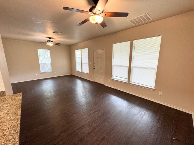 Building Photo - Updated 4 Bed 2.5 Bath Home - Close to TWU!