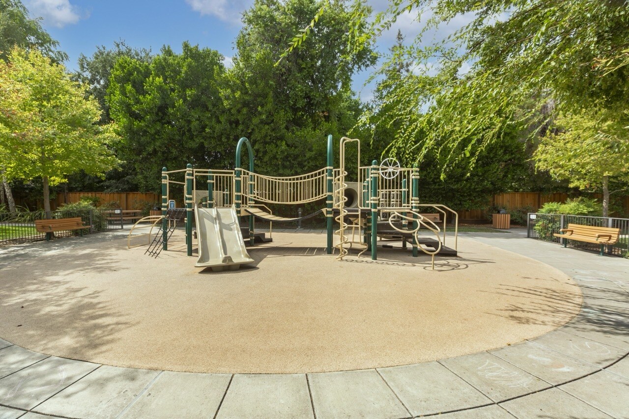 Building Photo - 44 Muller Pl