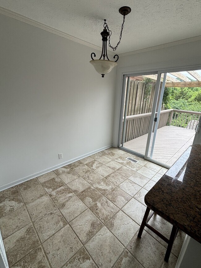 kitchen eating area - 4627 Mountain View Dr