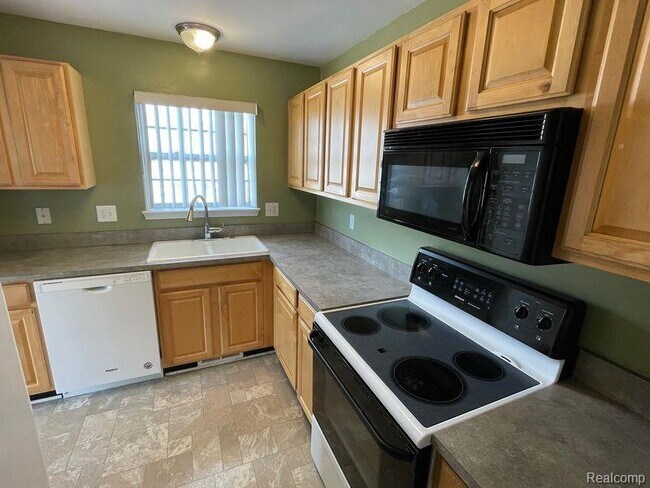 Building Photo - 45538 Warwick Dr