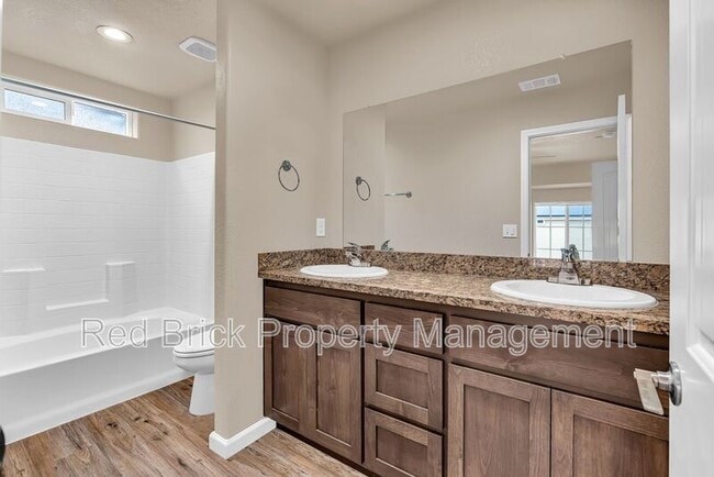 Building Photo - 3665 Venice Ave