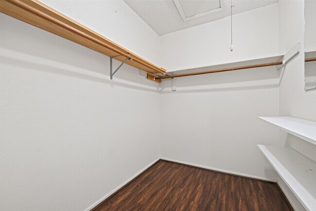 Building Photo - 9435 Pagewood Ln
