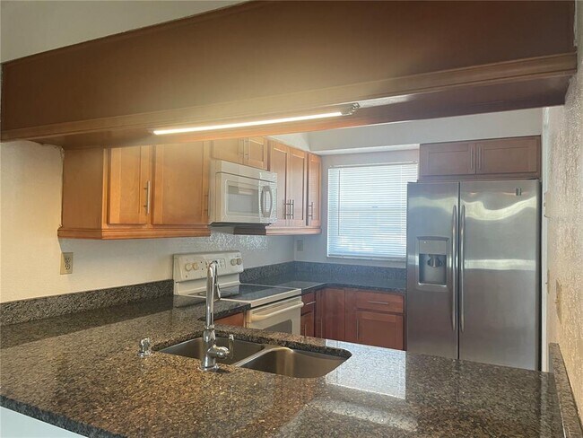 Building Photo - 6026 Amberly Ct