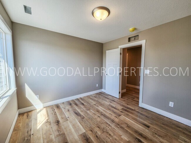 Building Photo - 6-Bedroom, 4-Bath Home in Waukee with Finished Basement & 3-Car Garage