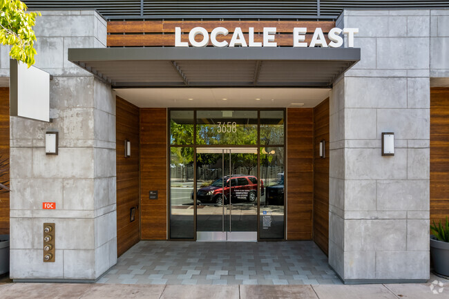 Building Photo - Capital Square