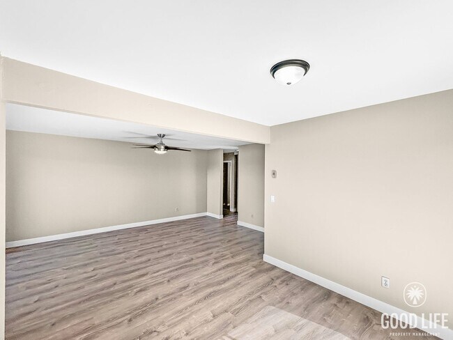 Building Photo - Beautiful 2BD/2BA Condo W/ Reserved Parkin...