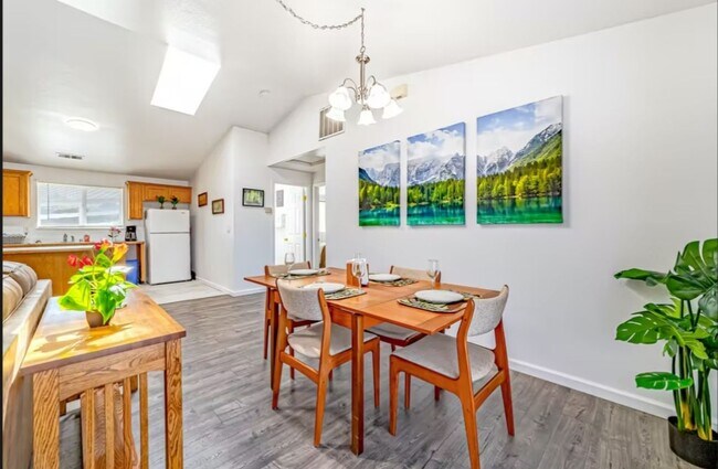 Building Photo - Fully Furnished House in Eureka