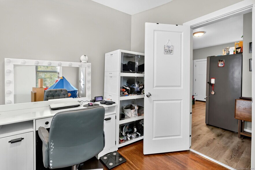 Building Photo - 14 Belden St