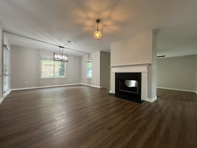 Building Photo - 2043 Covered Bridge Ct