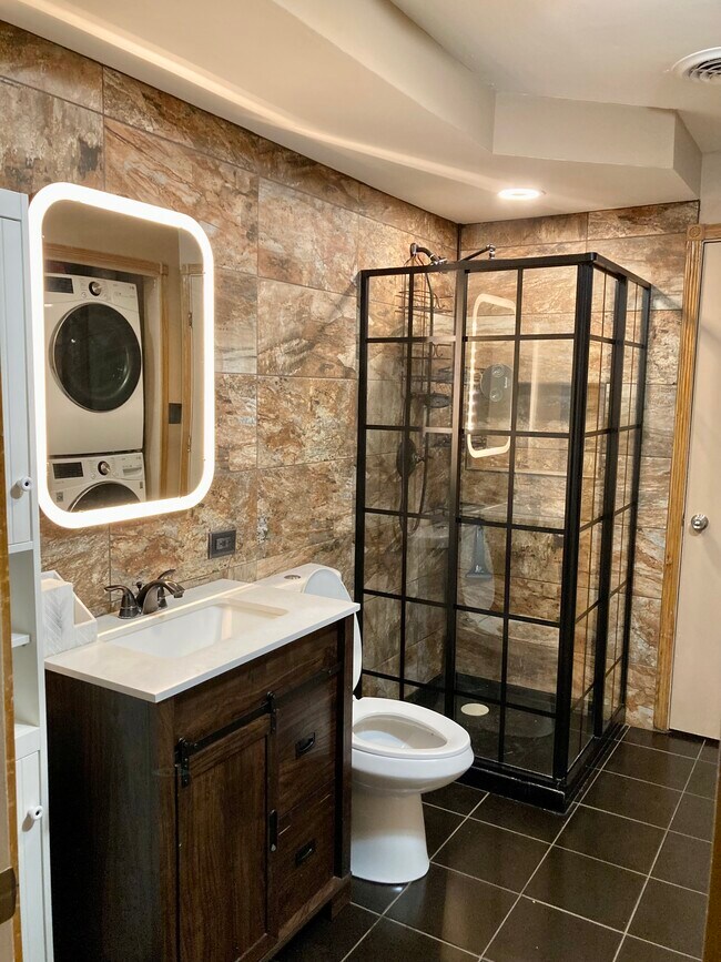 New remodeled bathroom - 6337 Roosevelt Rd