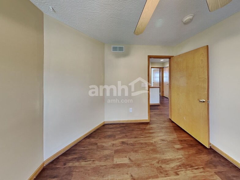 Building Photo - 242 Iris Trail Dr