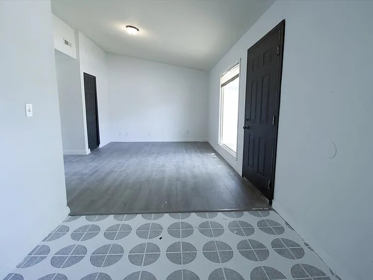 Building Photo - 133 St Thomas Ln