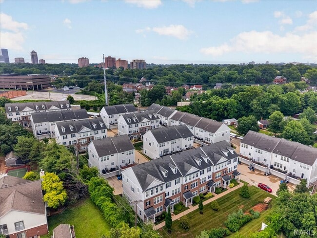Building Photo - 8013 Central Park Dr