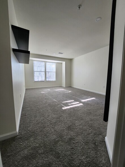 Master bedroom - 7526 Coxton Ct