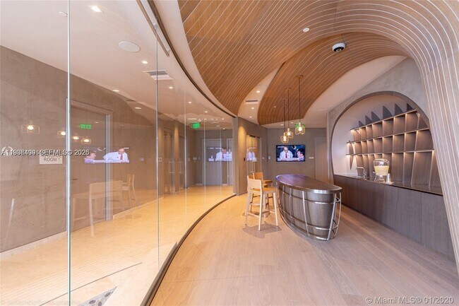 Building Photo - 1000 Brickell Plaza