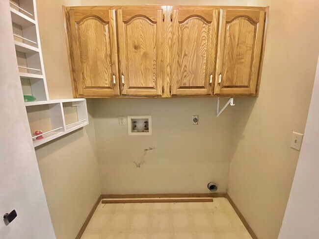 Building Photo - LEASING
