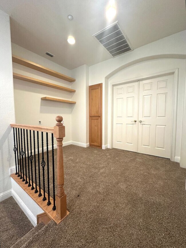 Building Photo - 2369 Fernwood Ln