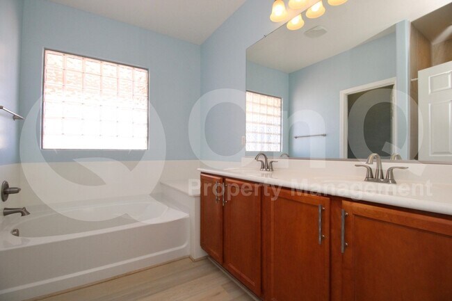 Building Photo - 38032 W Vera Cruz Dr