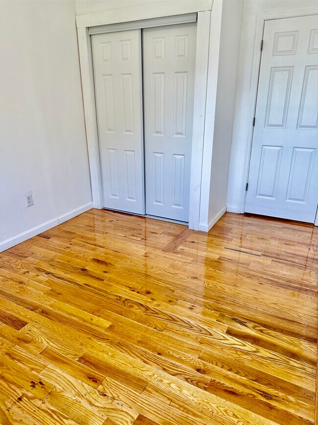 Building Photo - 245 Duncan Ave