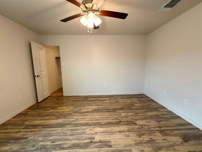 Building Photo - 205 Dolphin Dr