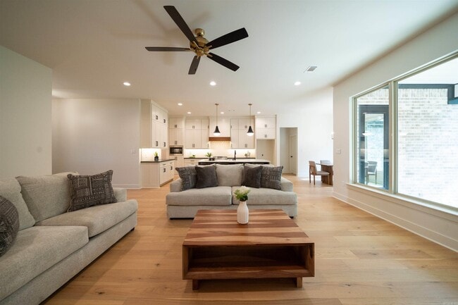 Building Photo - 15112 Matterhorn Lp