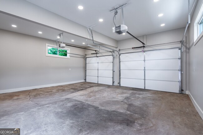 Building Photo - 3 Parmenter St