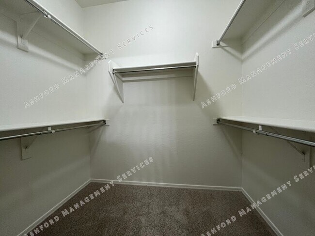 Building Photo - BEAUTIFUL 3 BEDROOM 2 BATHROOM HOUSE FOR R...