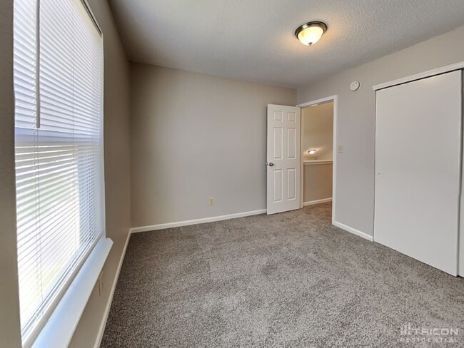 Building Photo - 1310 Kenwood Dr
