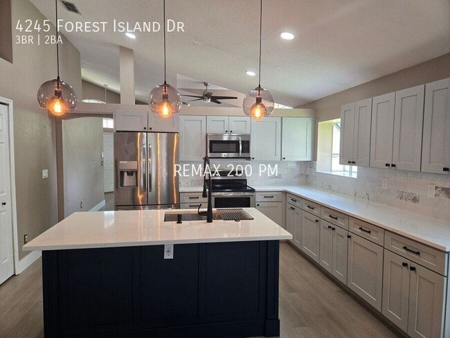 Building Photo - 4245 Forest Island Dr