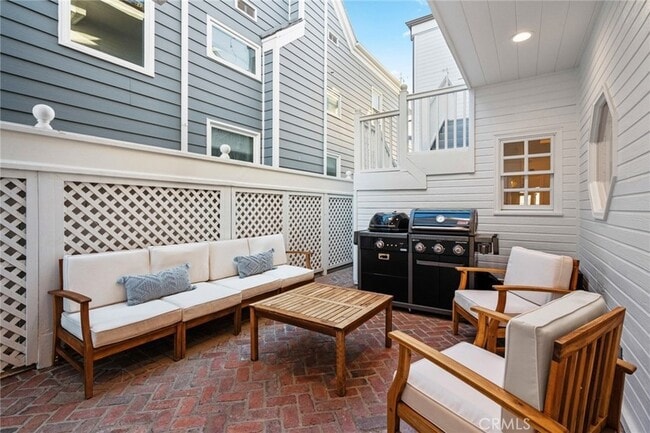 Building Photo - 125 Grand Canal