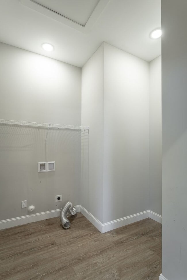 Building Photo - Modern 3 Bedroom Home in Red Bank