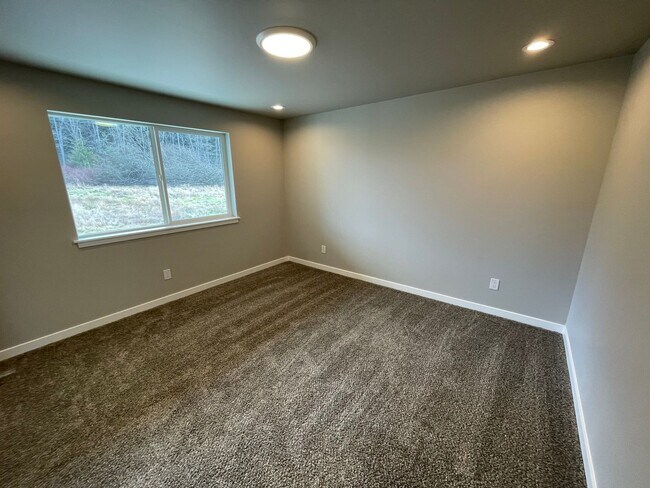 Building Photo - 2707 Oakes Ave