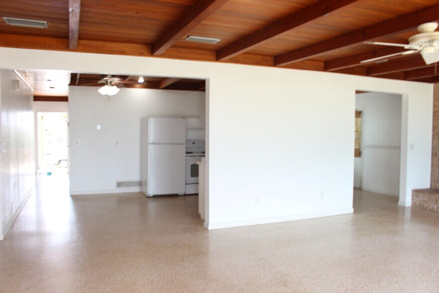 Building Photo - 1215 N Atlantic Ave