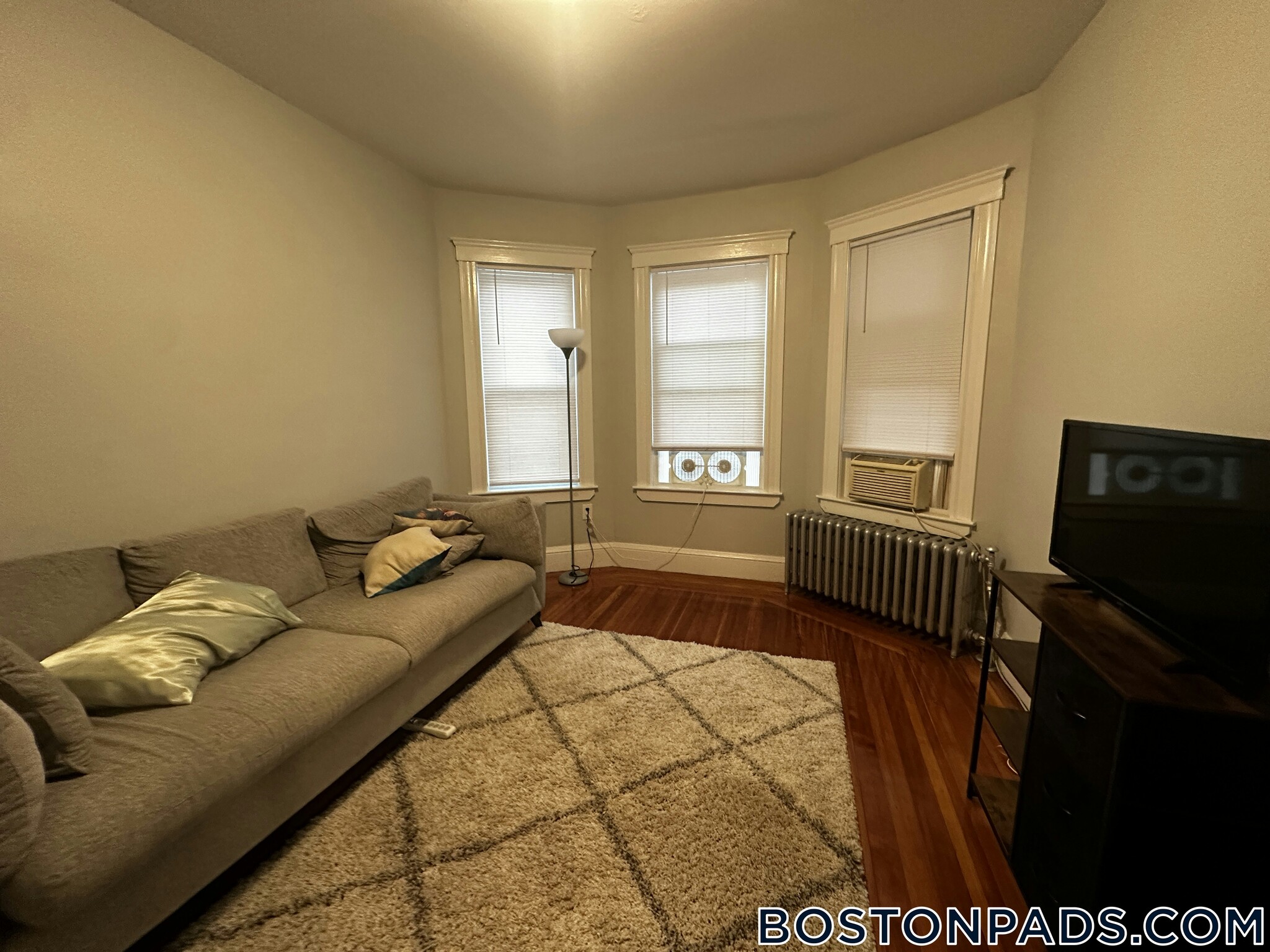 Building Photo - 108 Callender St