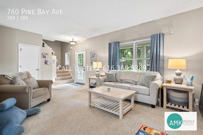 Building Photo - 760 Pine Bay Dr