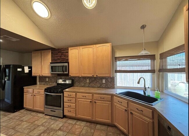 Building Photo - 2123 Streamhurst Ln