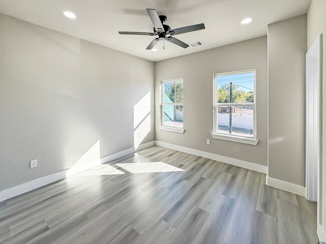 Building Photo - 3109 Shelby Cir