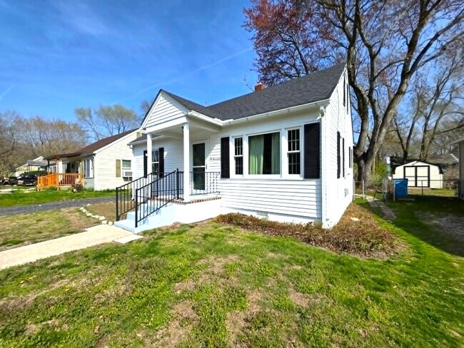 Building Photo - 1017 Tyler Ave