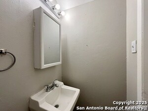 Building Photo - 2802 Lasses Blvd