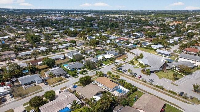 Building Photo - 268 SE 8th Ave