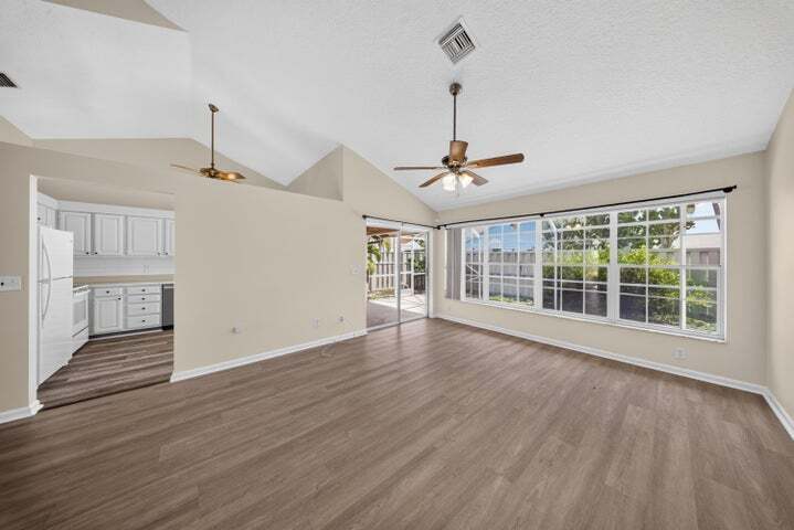 Building Photo - 119 Adobe Cir