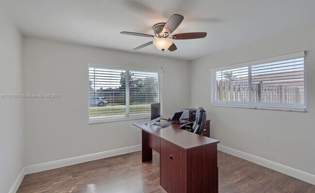 Building Photo - 876 Gardenia Dr