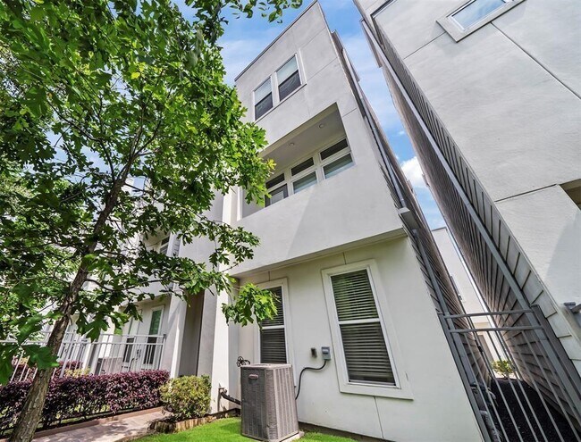 Building Photo - 3121 Leeland St