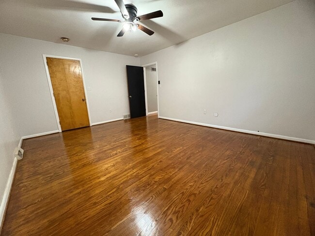 Building Photo - 4 Bedroom Single Family Home Available in ...